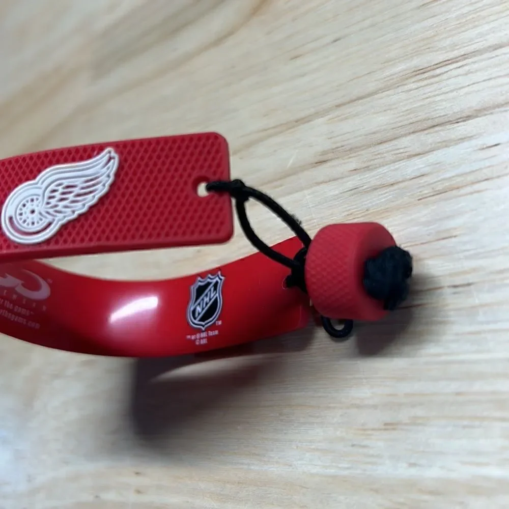 N/A red wing